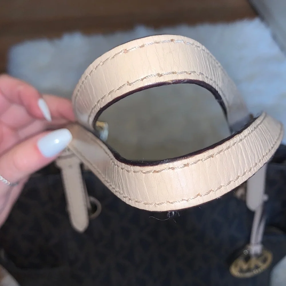 Michael Kors Purse - Picture 5 of 13